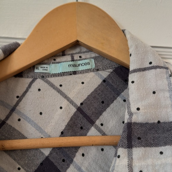 Women’s button down - Picture 2 of 2